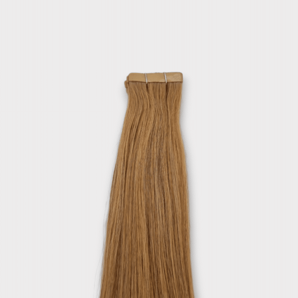 Detailansicht Strähne – C&K Tape-In Extensions glatt #18 Dark Ash Blonde Echthaar